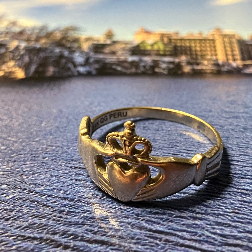 14 K White Gold Claddagh Ring